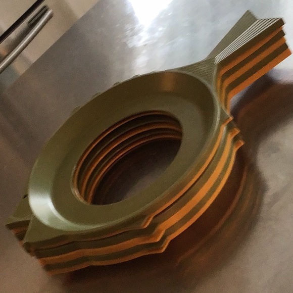 VINTAGE Paper plate holders, set of 6. 3 avocado green & 3 gold. - Picture 5 of 5